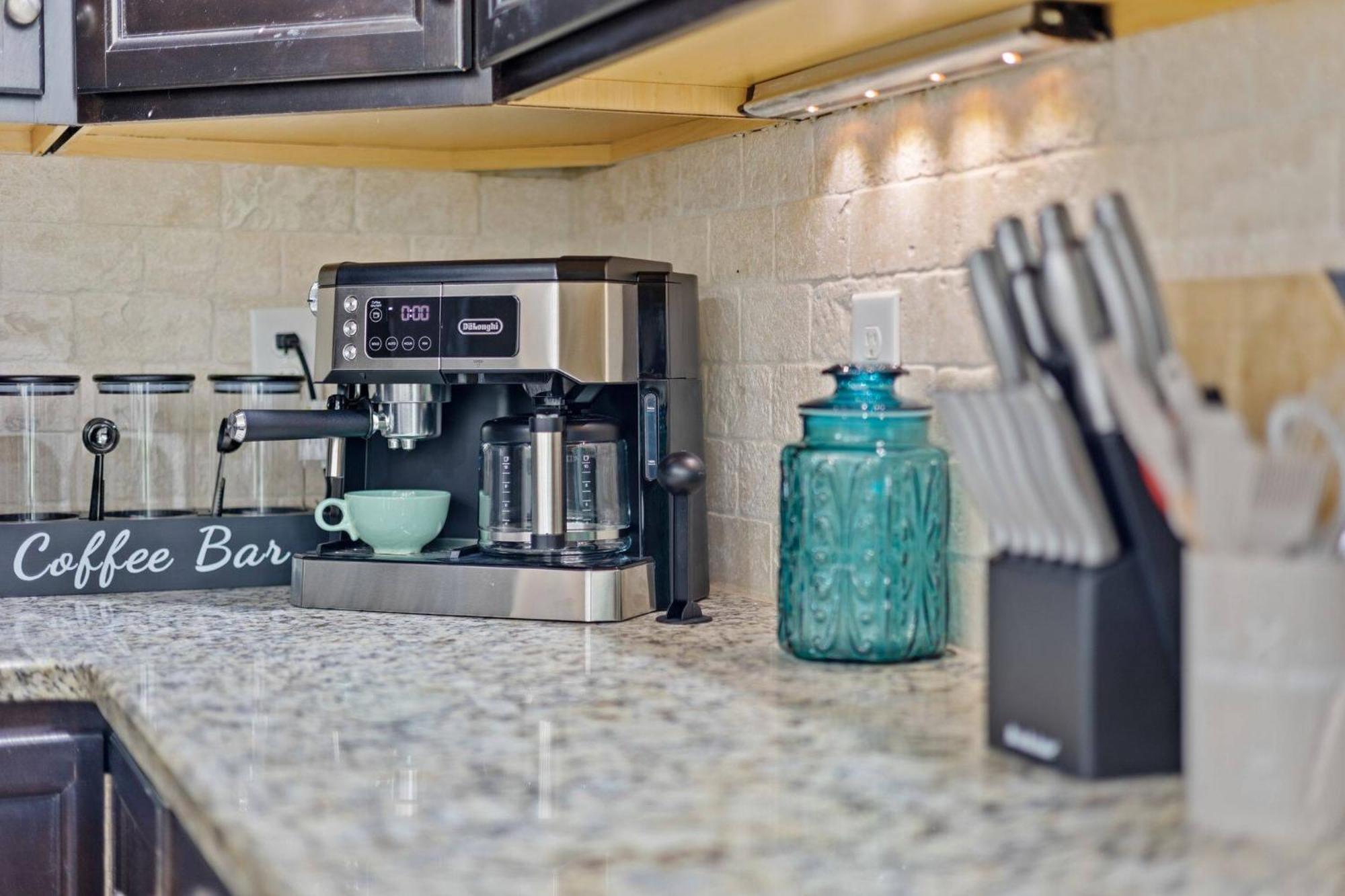 Charming Boho Getaway -near Downtown- Sleeps 10