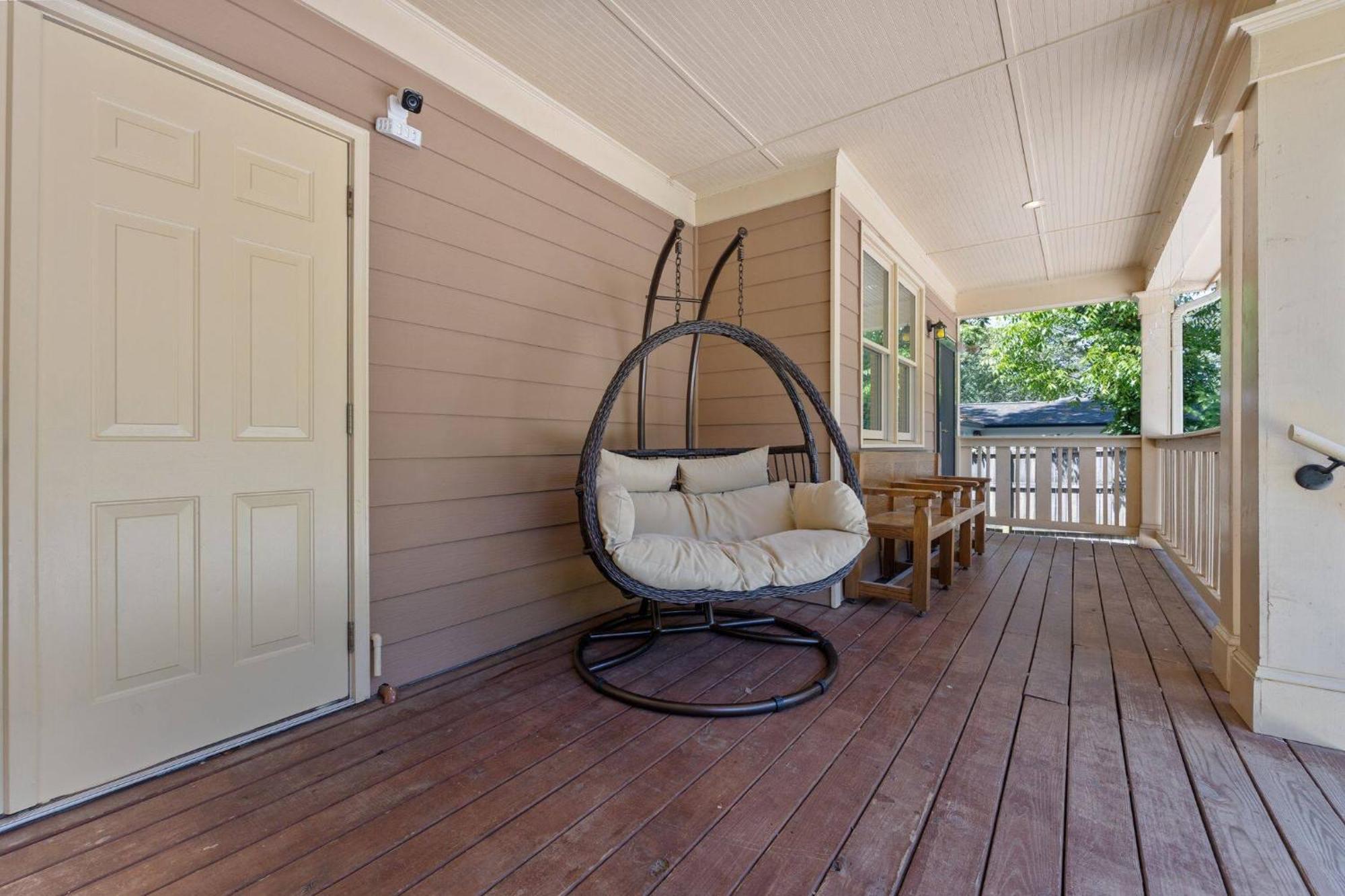 Charming Boho Getaway -near Downtown- Sleeps 10