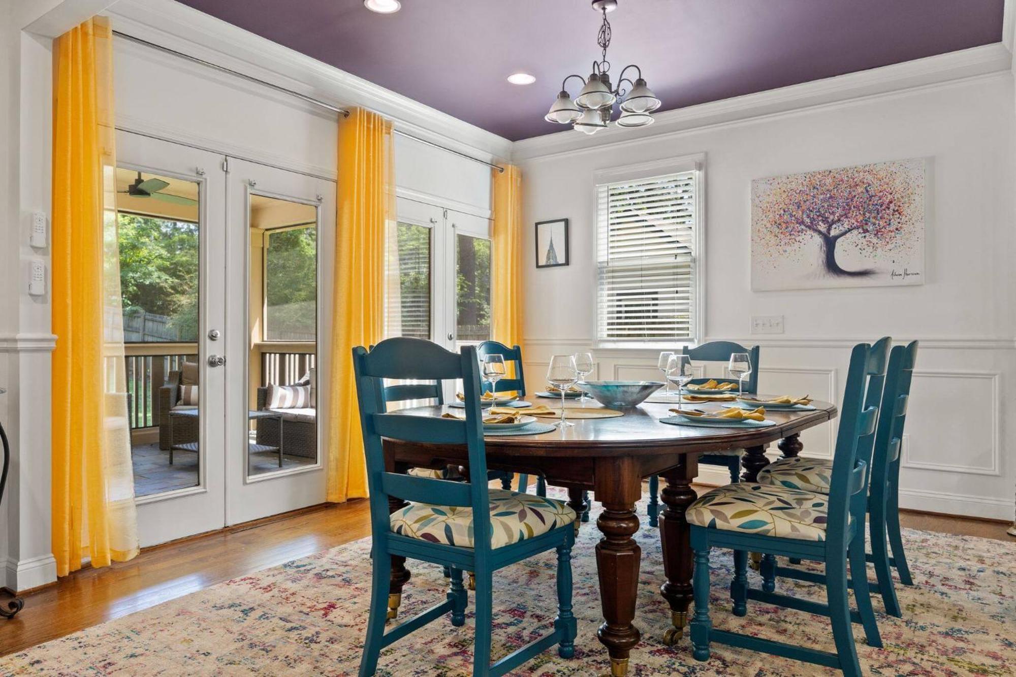 Charming Boho Getaway -near Downtown- Sleeps 10 Holiday home *