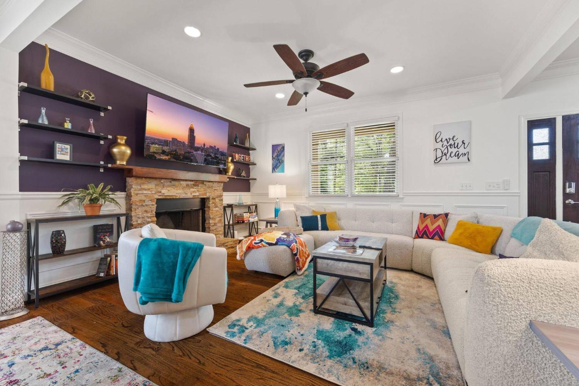 Charming Boho Getaway -near Downtown- Sleeps 10 *