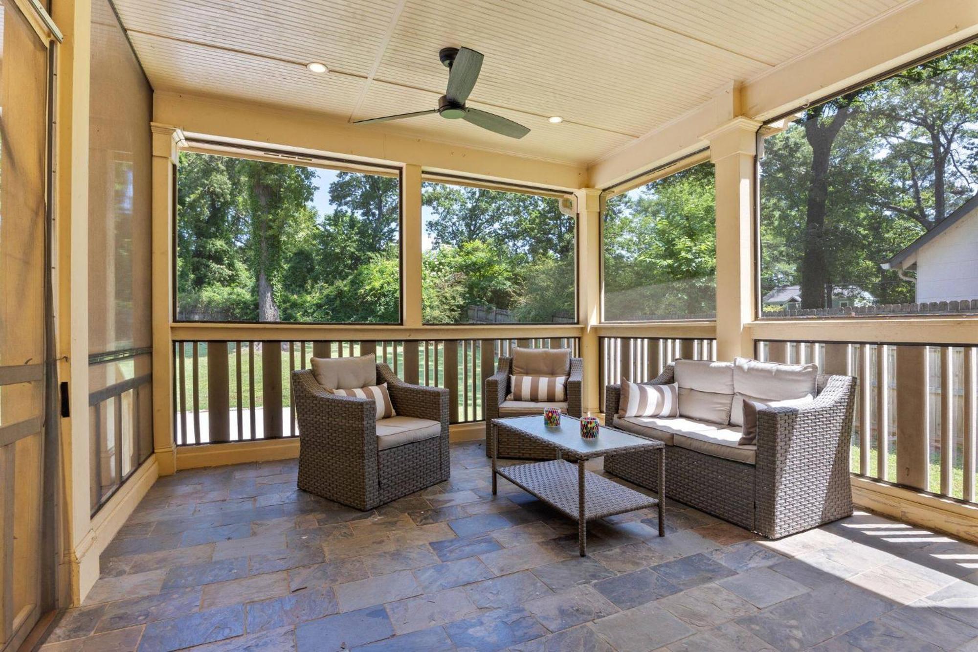 Charming Boho Getaway -near Downtown- Sleeps 10 Holiday home *