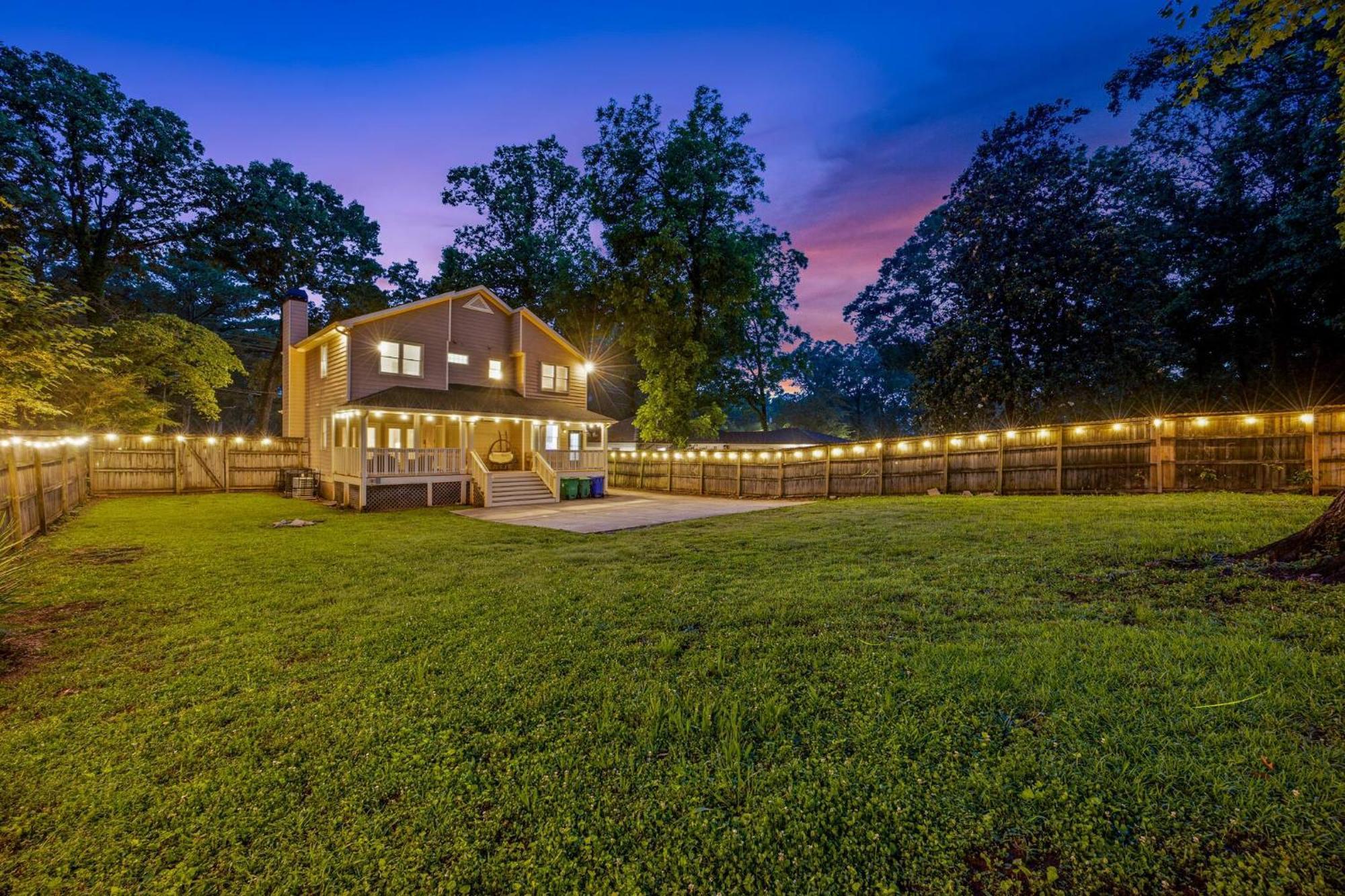 Charming Boho Getaway -near Downtown- Sleeps 10 *